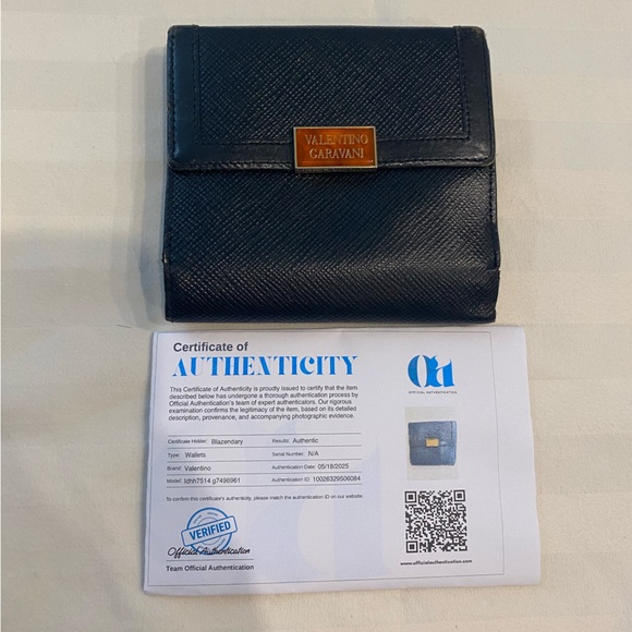Vintage VALENTINO GARAVANI Black Leather Bifold WalletCirca 2010Authentic